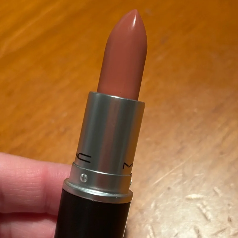 MAC Matte Lipstick Kinda Sexy
